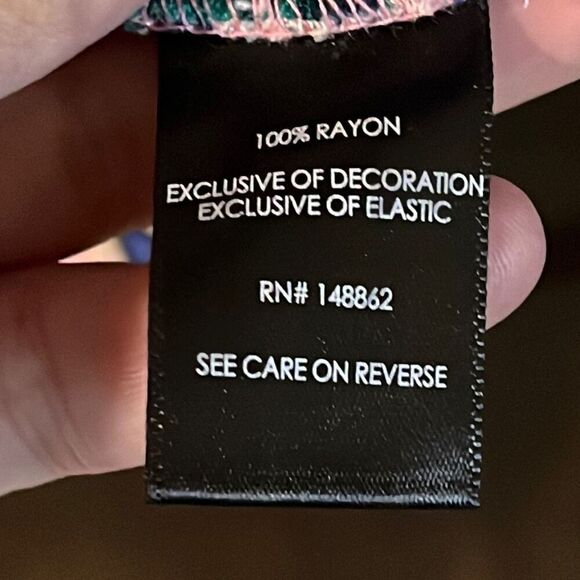 NWT TORRID CRINKLE GAUZE COLD SHOULDER RUFFLE TOP SIZE 3X - Picture 6 of 7